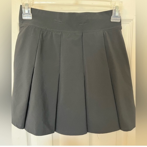 Abercrombie and Fitch XS black pleated YPB tennis Skirt with shorts attached - Picture 3 of 5